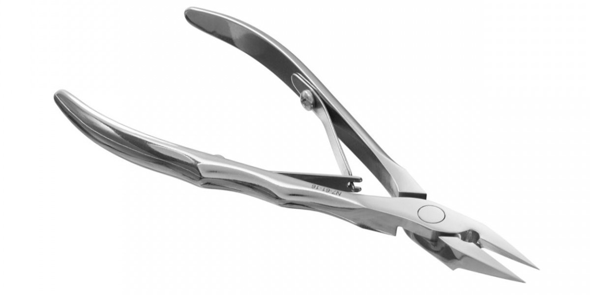 Why Curved Nail Clippers Are a Must-Have for Pedicure Kits